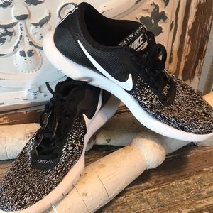 Nike shoes size 9 women’s